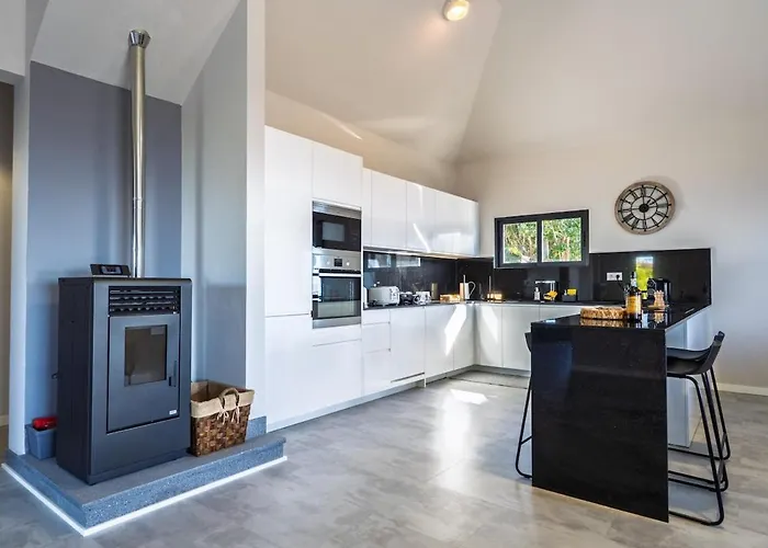 Passaras - Countryside Retreat In West Of Island Holiday home *